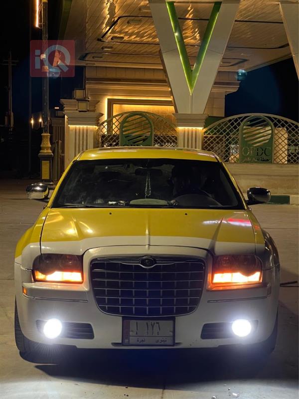 Chrysler 300 2010 for sale in Iraq - Al Majer Al Kaber